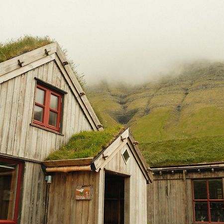Mulafossur Cottages By Famous Waterfall In Gasadalur 外观 照片