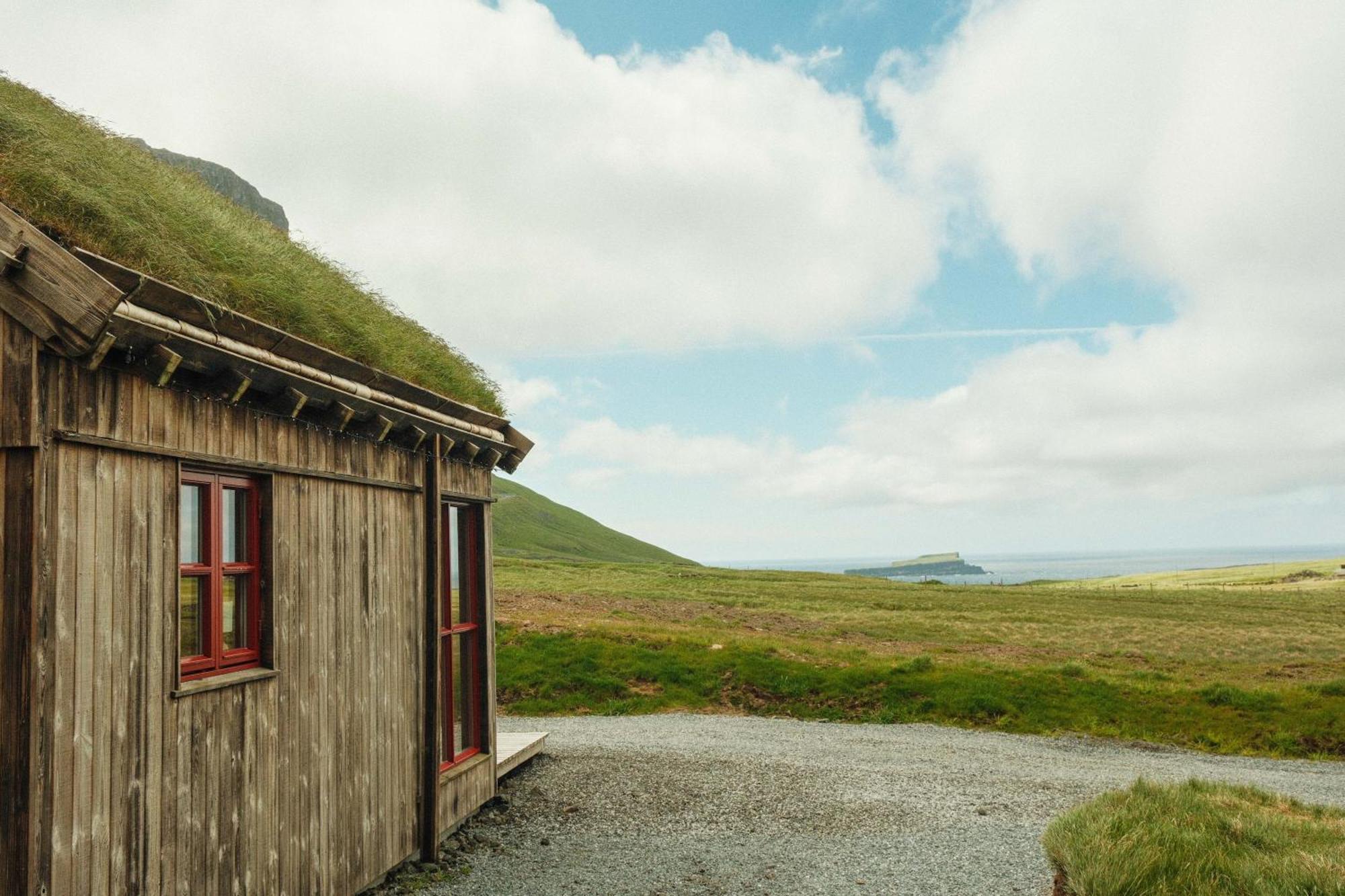 Mulafossur Cottages By Famous Waterfall In Gasadalur 外观 照片