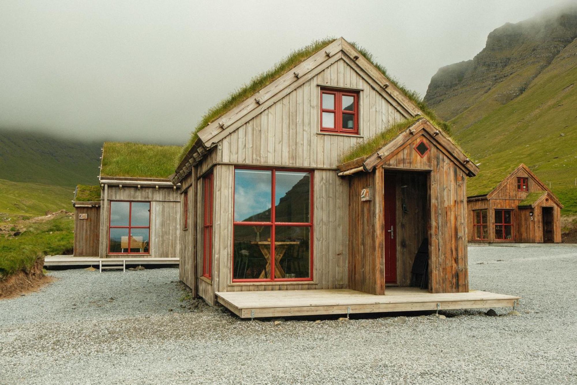 Mulafossur Cottages By Famous Waterfall In Gasadalur 外观 照片