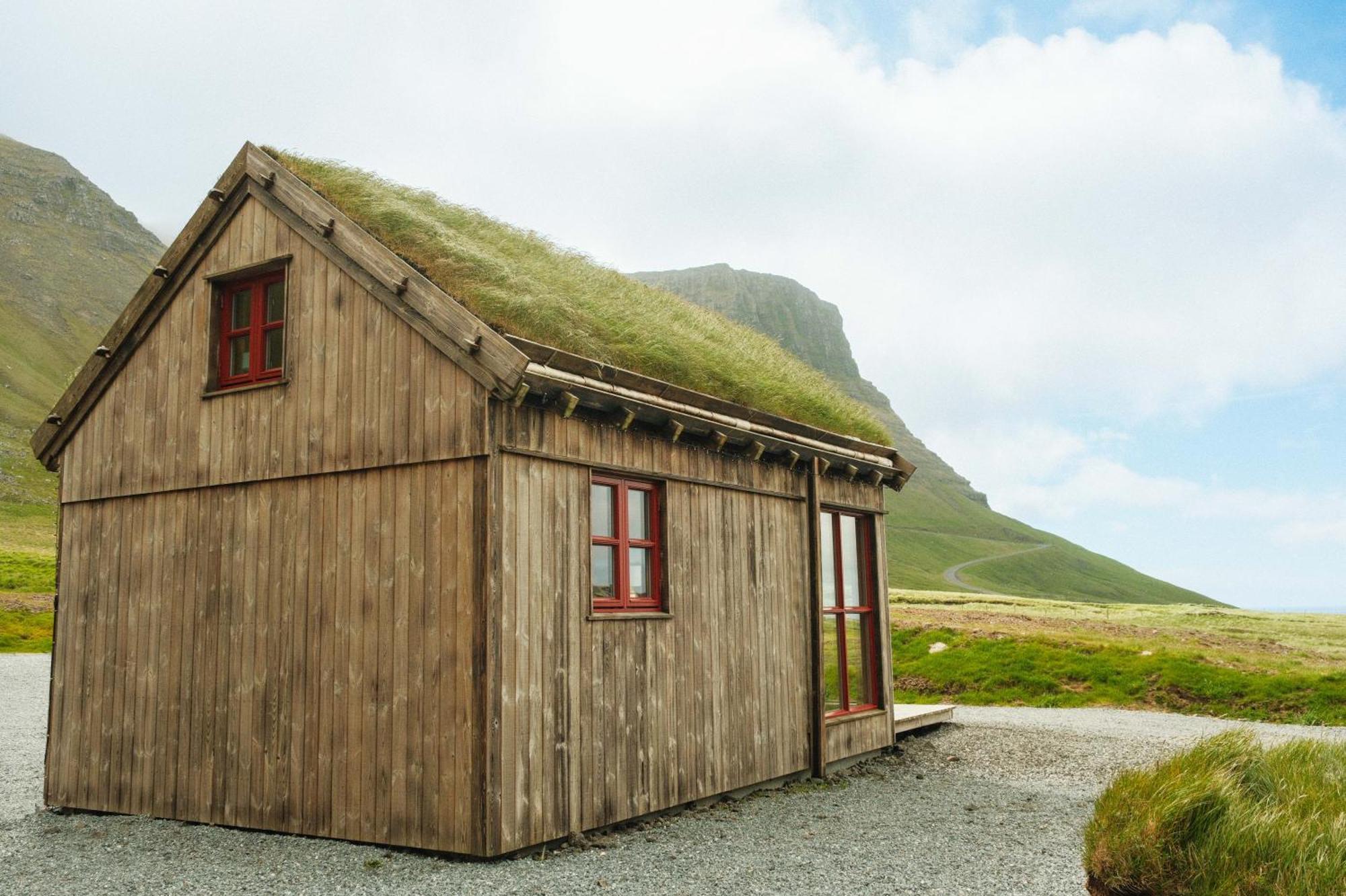 Mulafossur Cottages By Famous Waterfall In Gasadalur 外观 照片