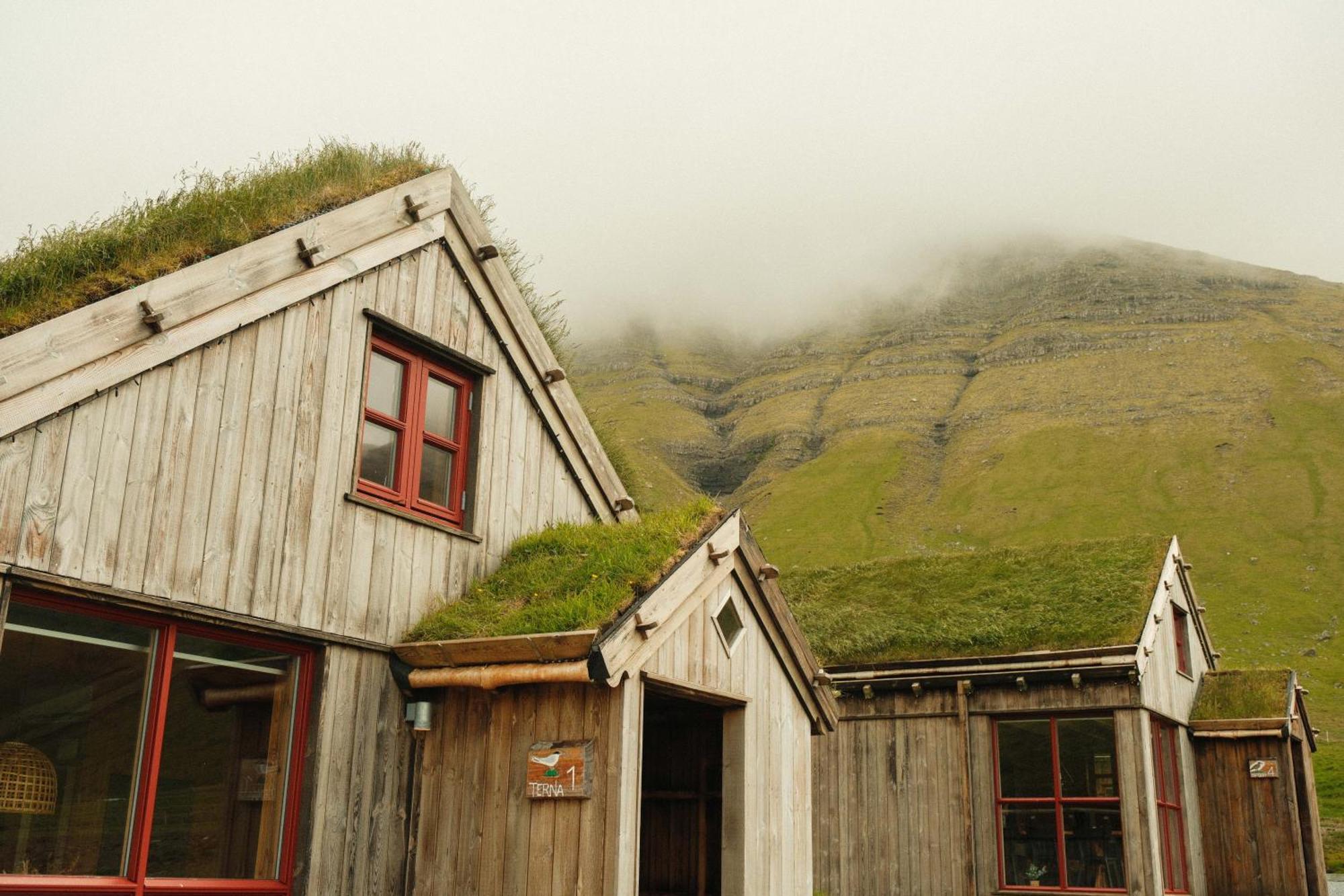 Mulafossur Cottages By Famous Waterfall In Gasadalur 外观 照片