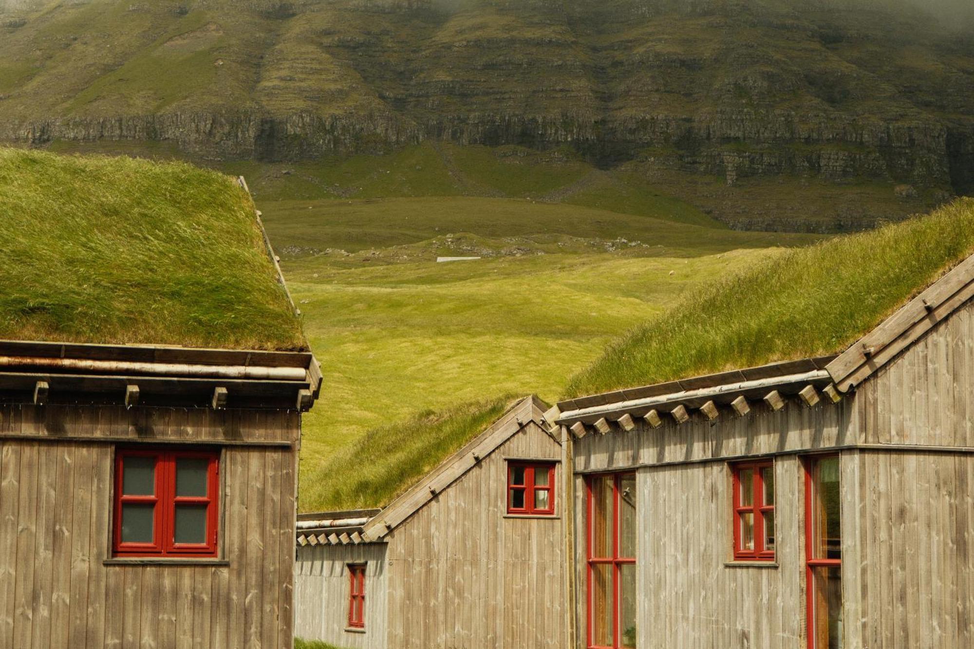 Mulafossur Cottages By Famous Waterfall In Gasadalur 外观 照片
