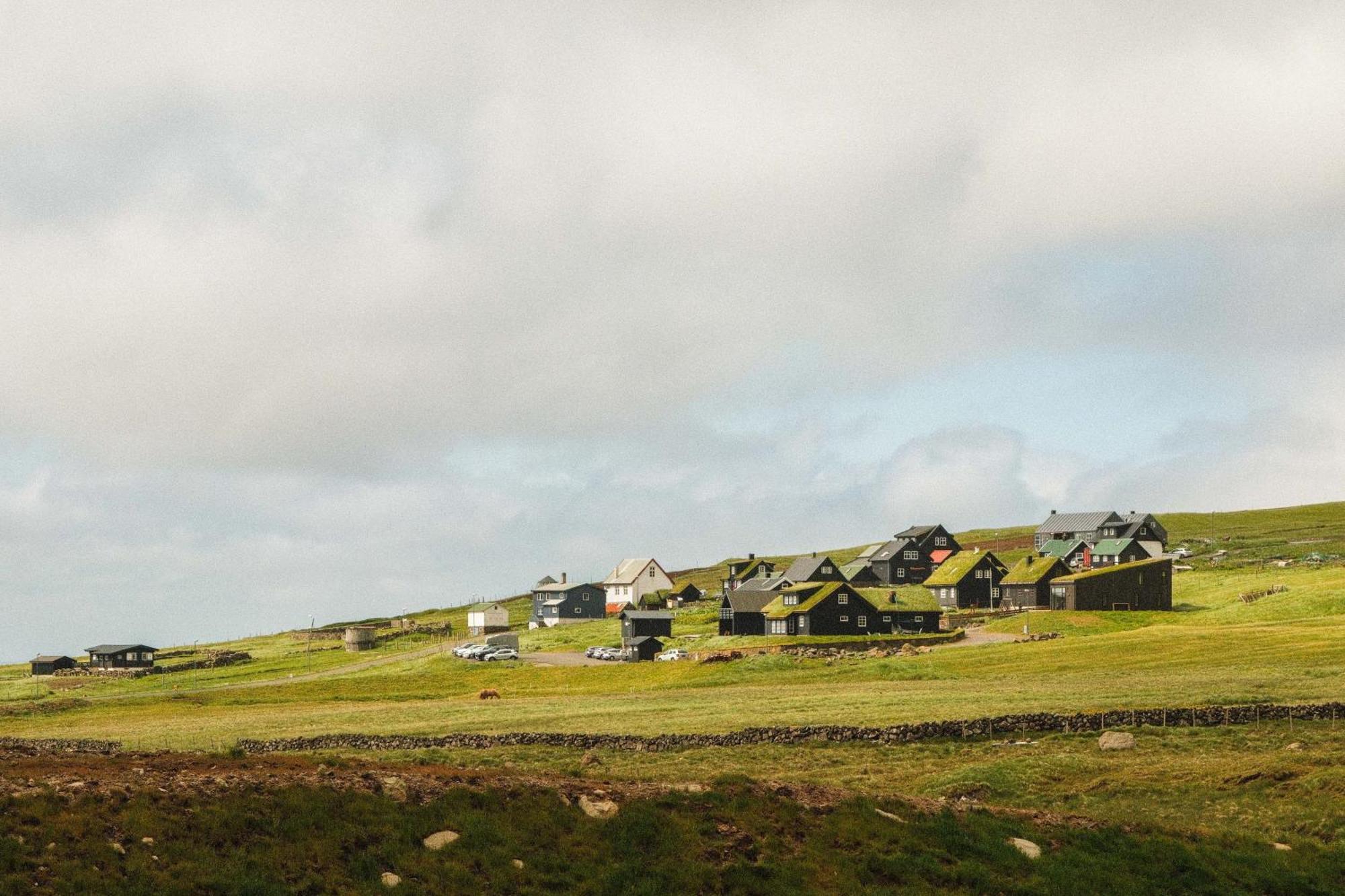 Mulafossur Cottages By Famous Waterfall In Gasadalur 外观 照片