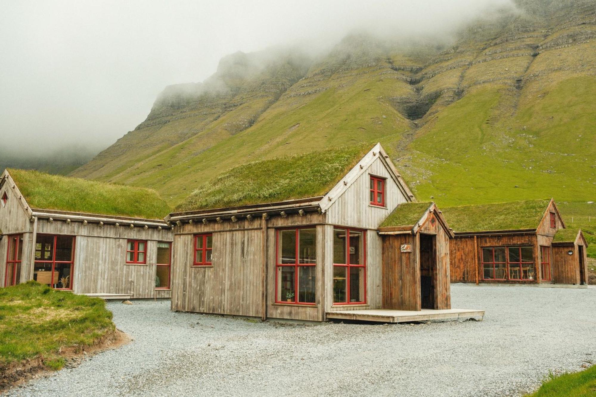 Mulafossur Cottages By Famous Waterfall In Gasadalur 外观 照片