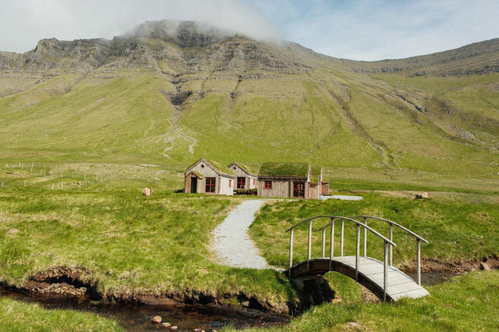 Mulafossur Cottages By Famous Waterfall In Gasadalur 外观 照片