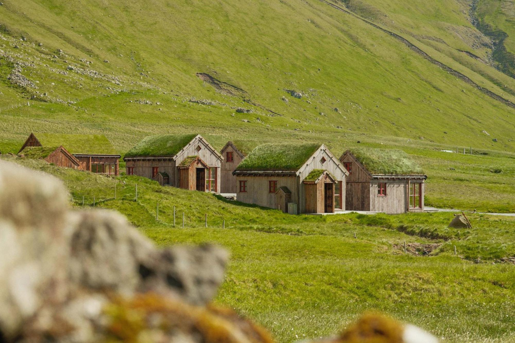 Mulafossur Cottages By Famous Waterfall In Gasadalur 外观 照片