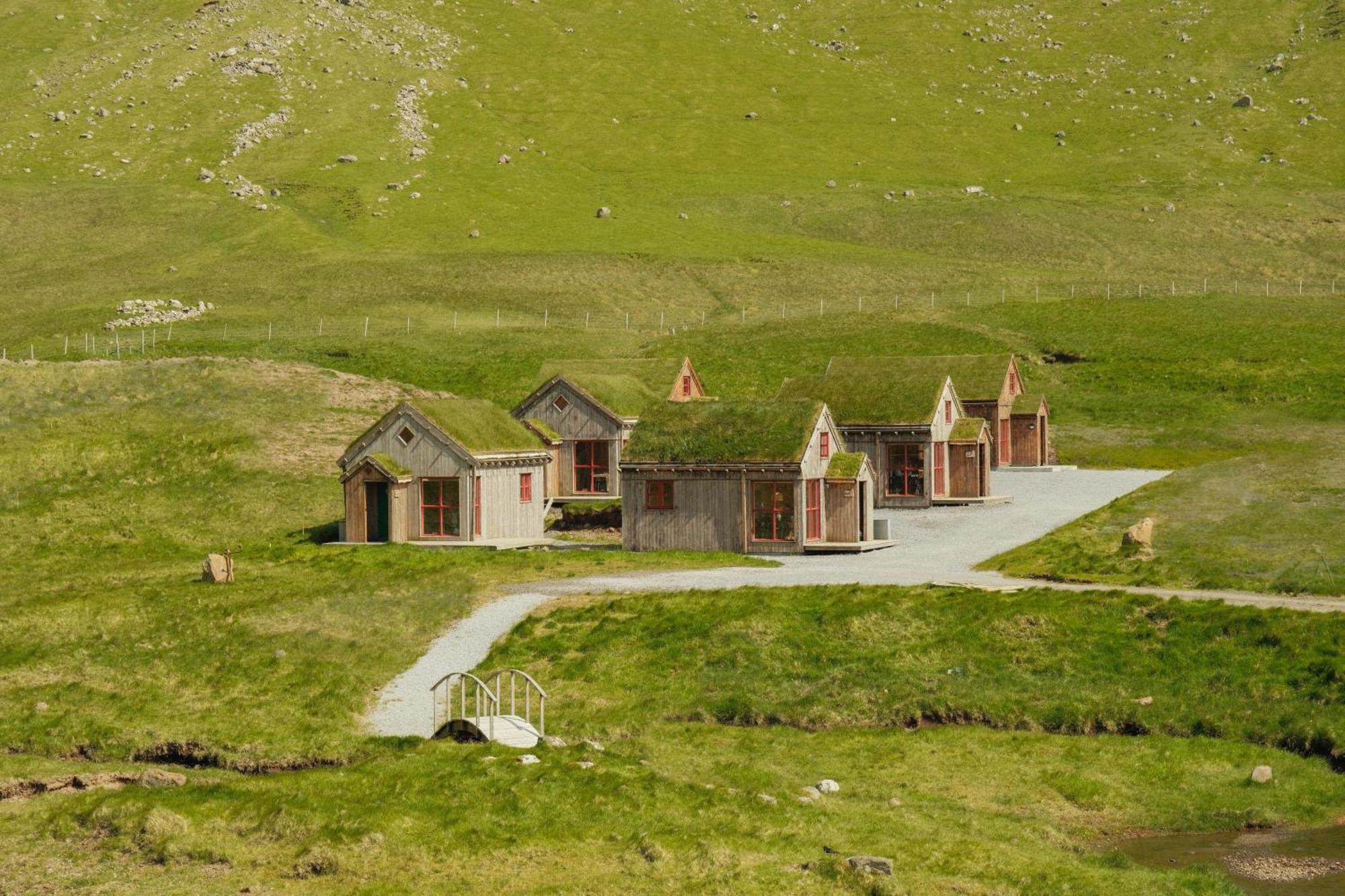 Mulafossur Cottages By Famous Waterfall In Gasadalur 外观 照片