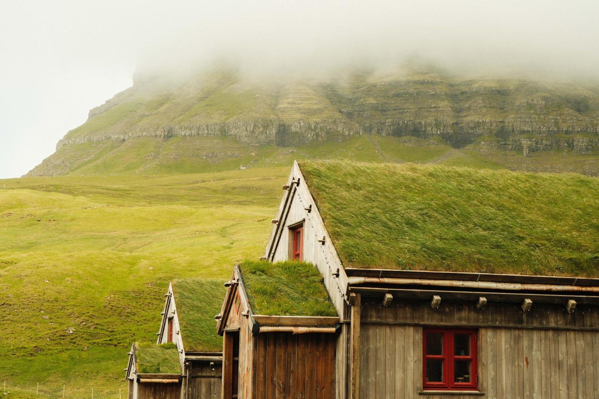 Mulafossur Cottages By Famous Waterfall In Gasadalur 外观 照片