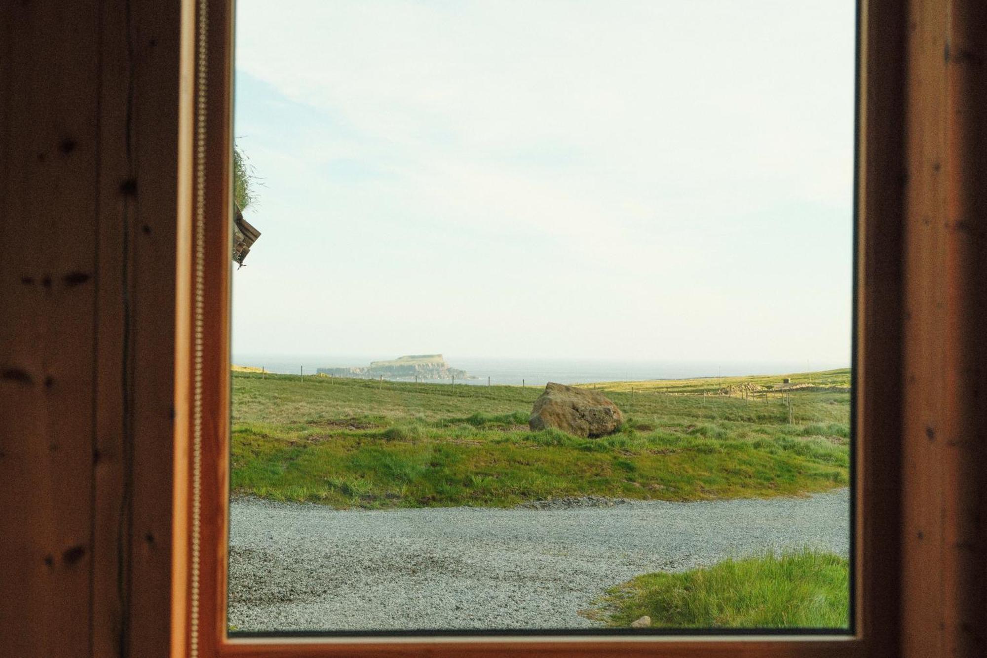 Mulafossur Cottages By Famous Waterfall In Gasadalur 外观 照片