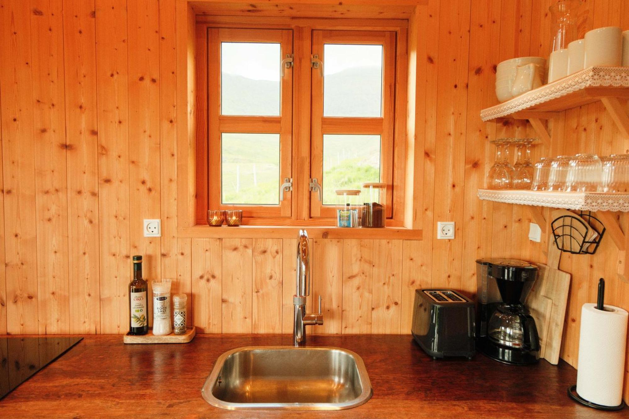 Mulafossur Cottages By Famous Waterfall In Gasadalur 外观 照片