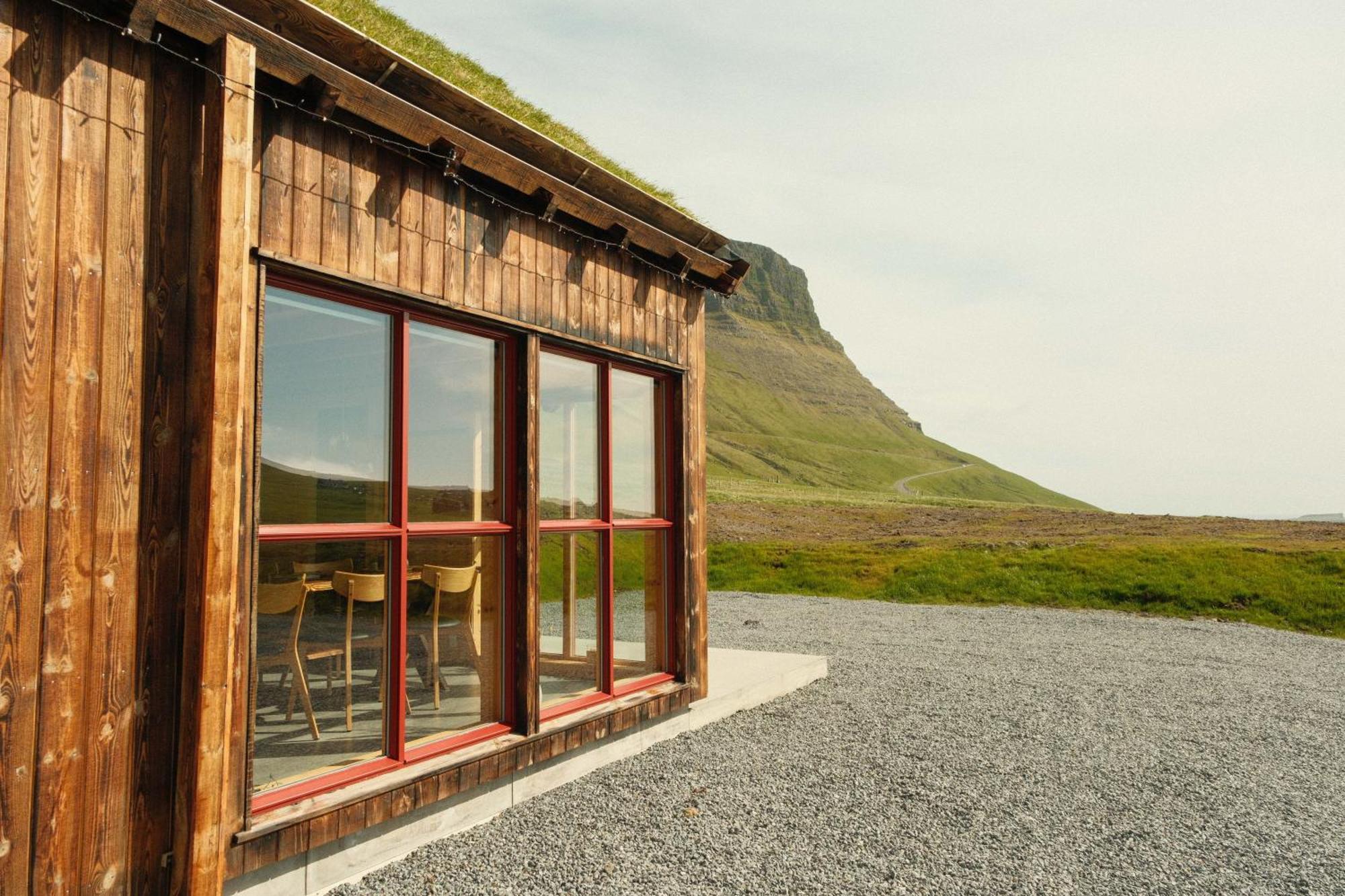 Mulafossur Cottages By Famous Waterfall In Gasadalur 外观 照片
