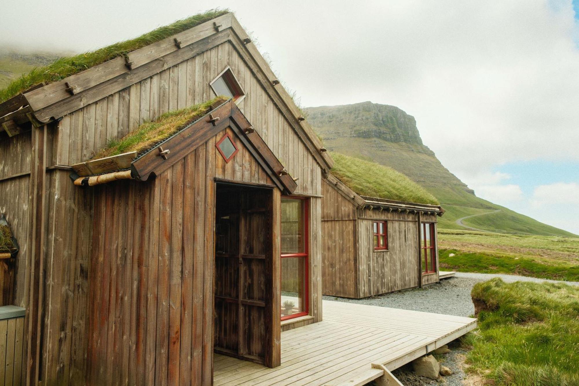 Mulafossur Cottages By Famous Waterfall In Gasadalur 外观 照片